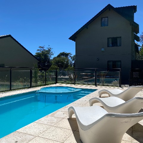 Parque con piscina climatizada 